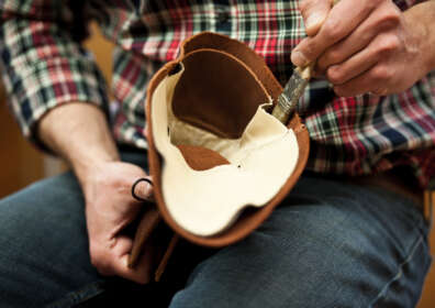 A made-to-measure shoe is created (4) Insole and caps